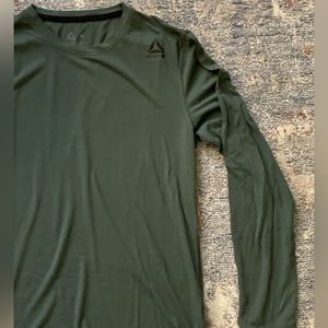 2 Reebok supreme long sleeve T. Size:M
